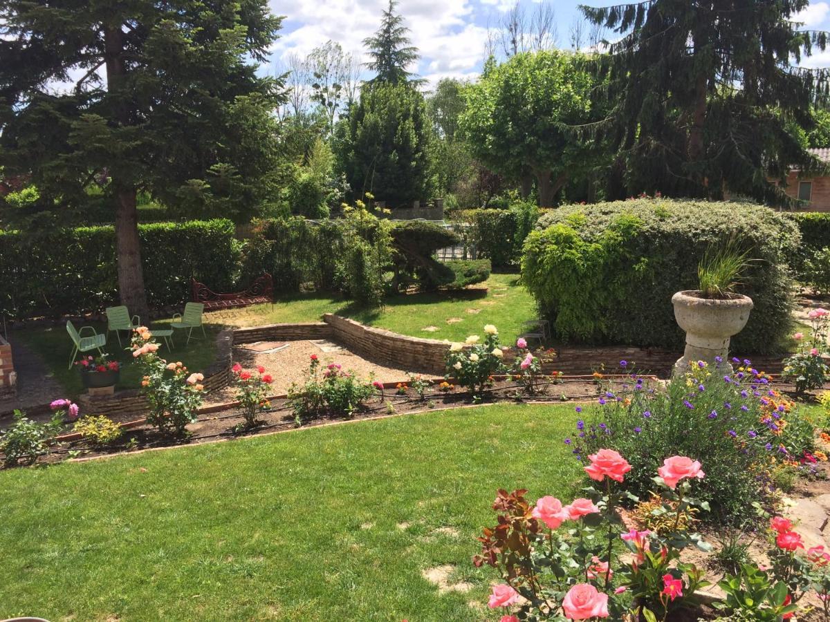 La Noisetiere Hotel Noyers sur Cher Bagian luar foto