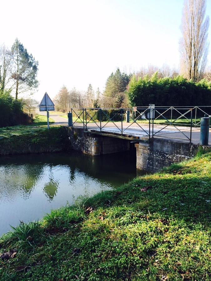La Noisetiere Hotel Noyers sur Cher Bagian luar foto