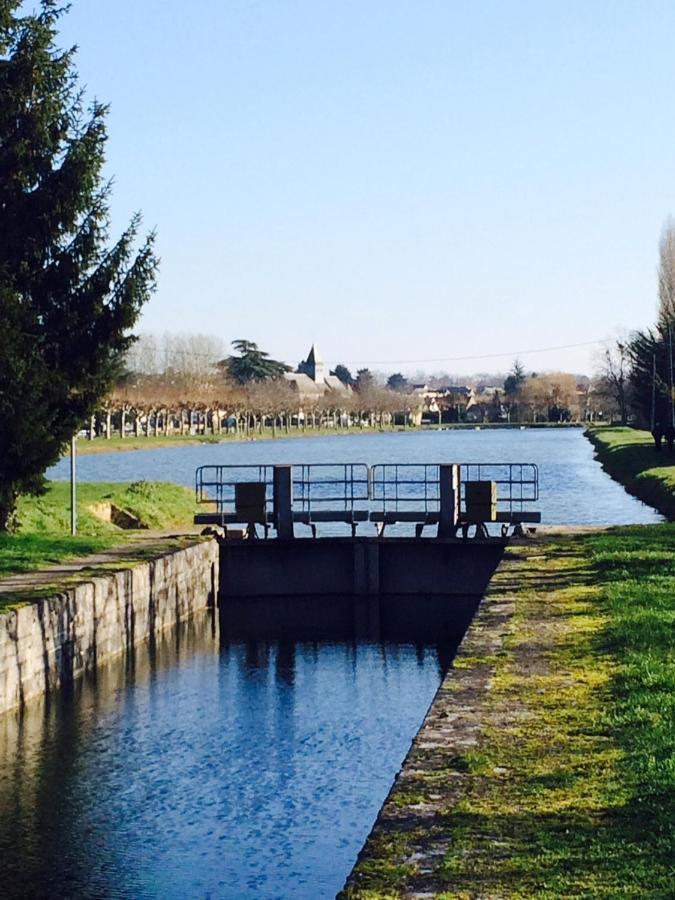 La Noisetiere Hotel Noyers sur Cher Bagian luar foto