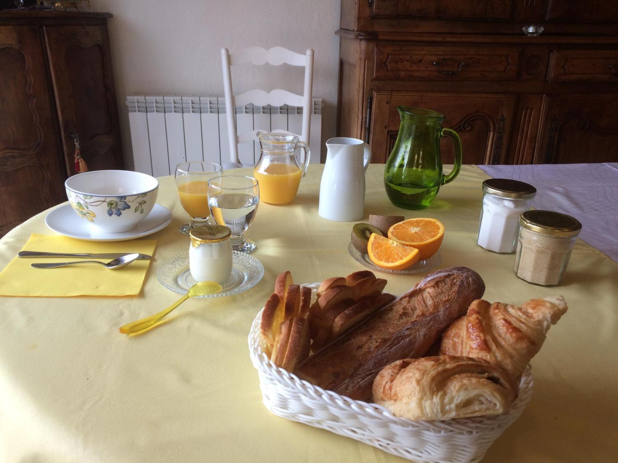 La Noisetiere Hotel Noyers sur Cher Bagian luar foto