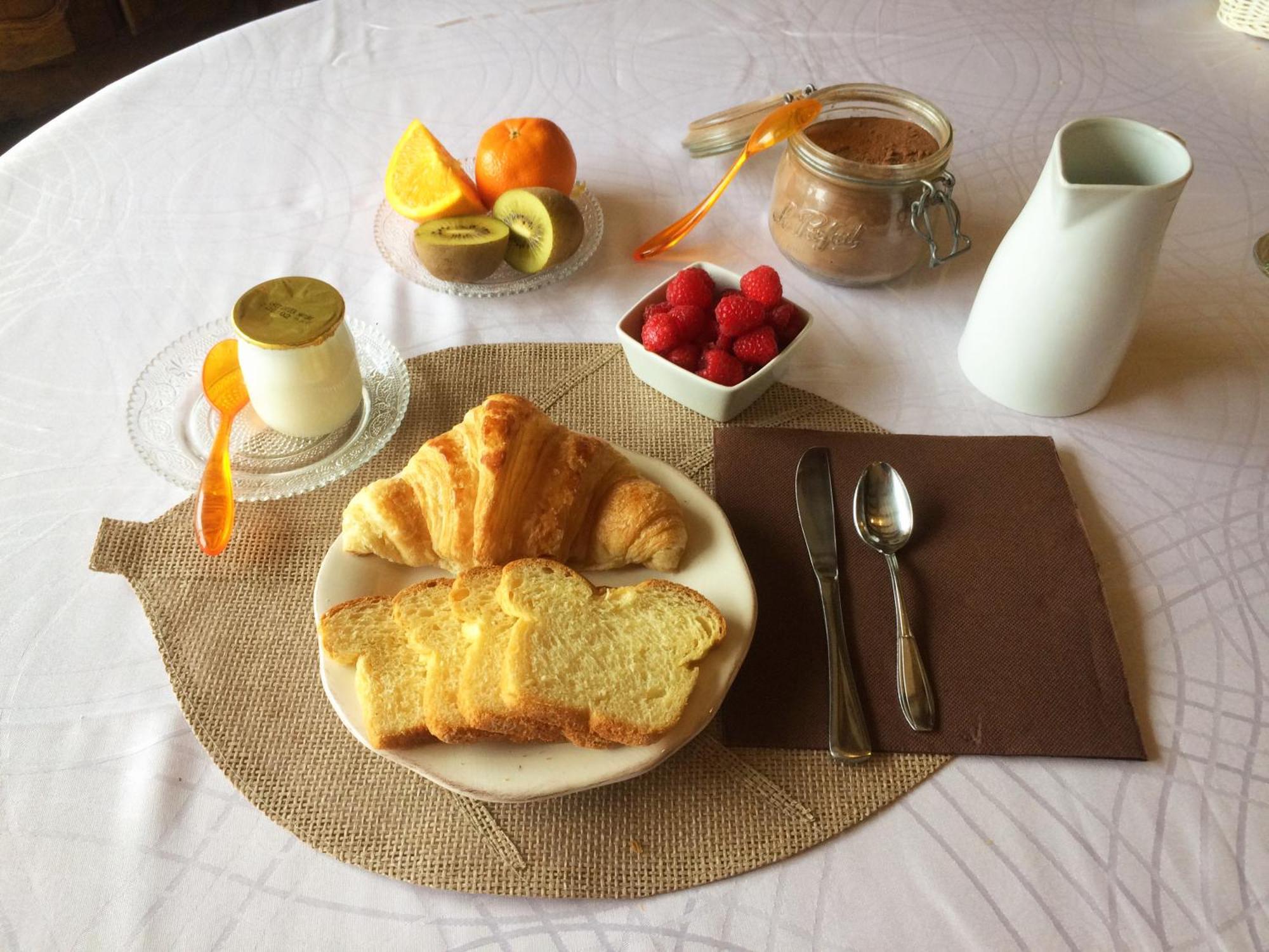 La Noisetiere Hotel Noyers sur Cher Bagian luar foto