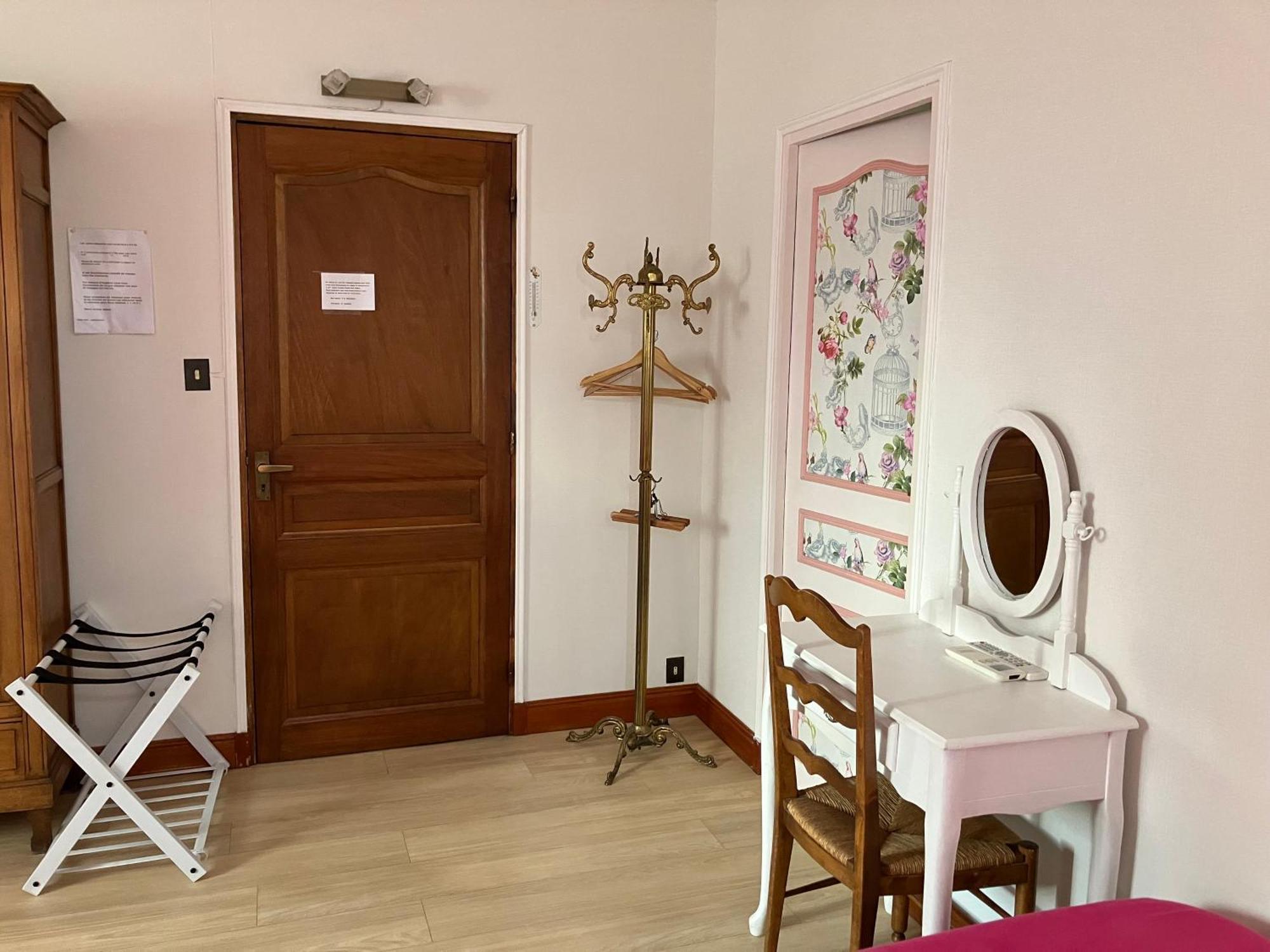 La Noisetiere Hotel Noyers sur Cher Bagian luar foto